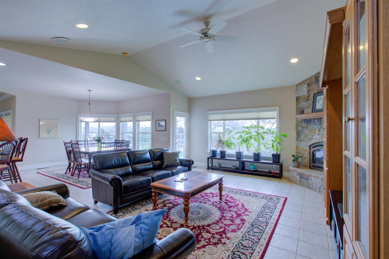 18413 Sycamore Ave, Patterson, CA 95363