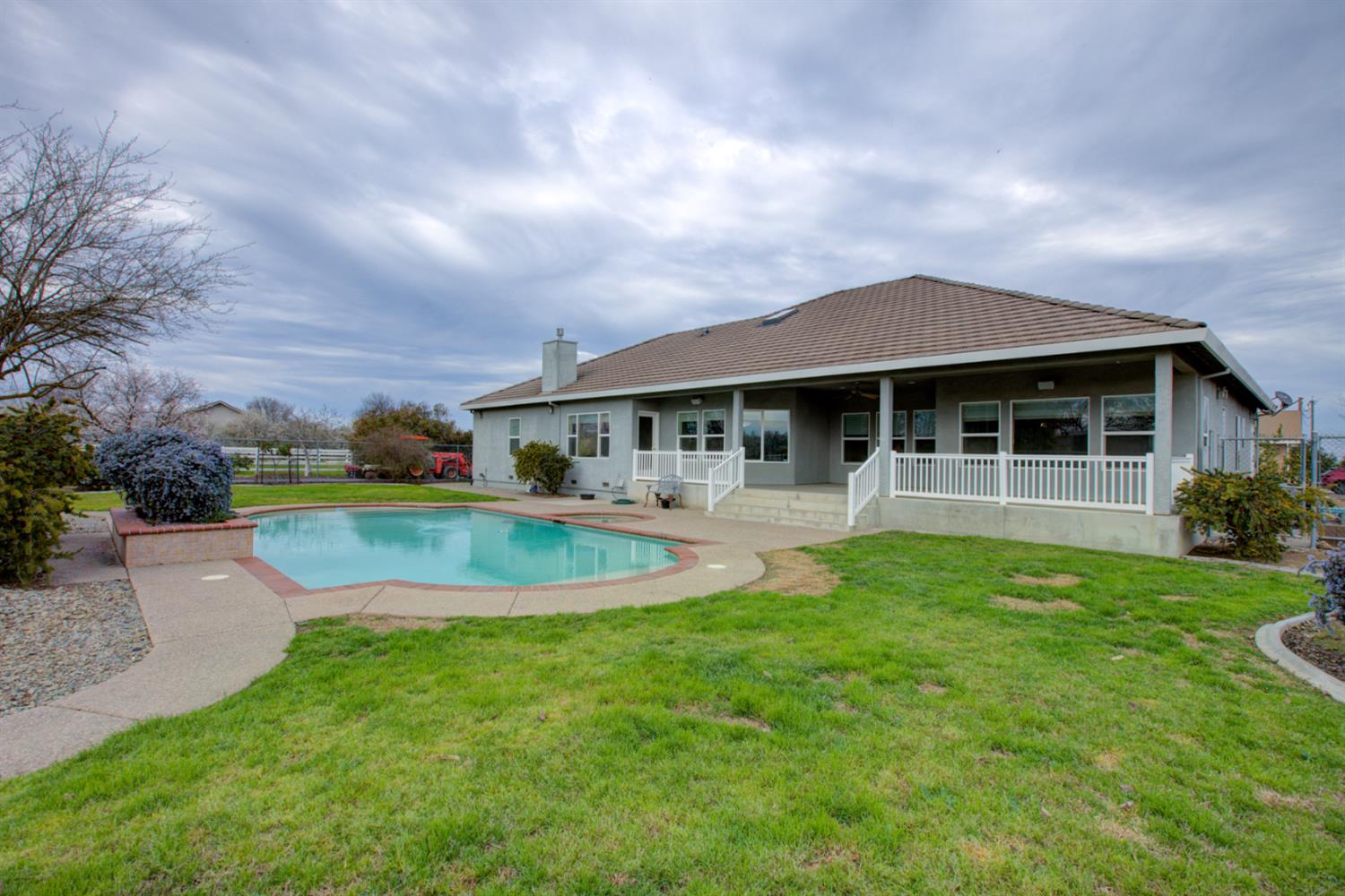 18413 Sycamore Ave, Patterson, CA 95363