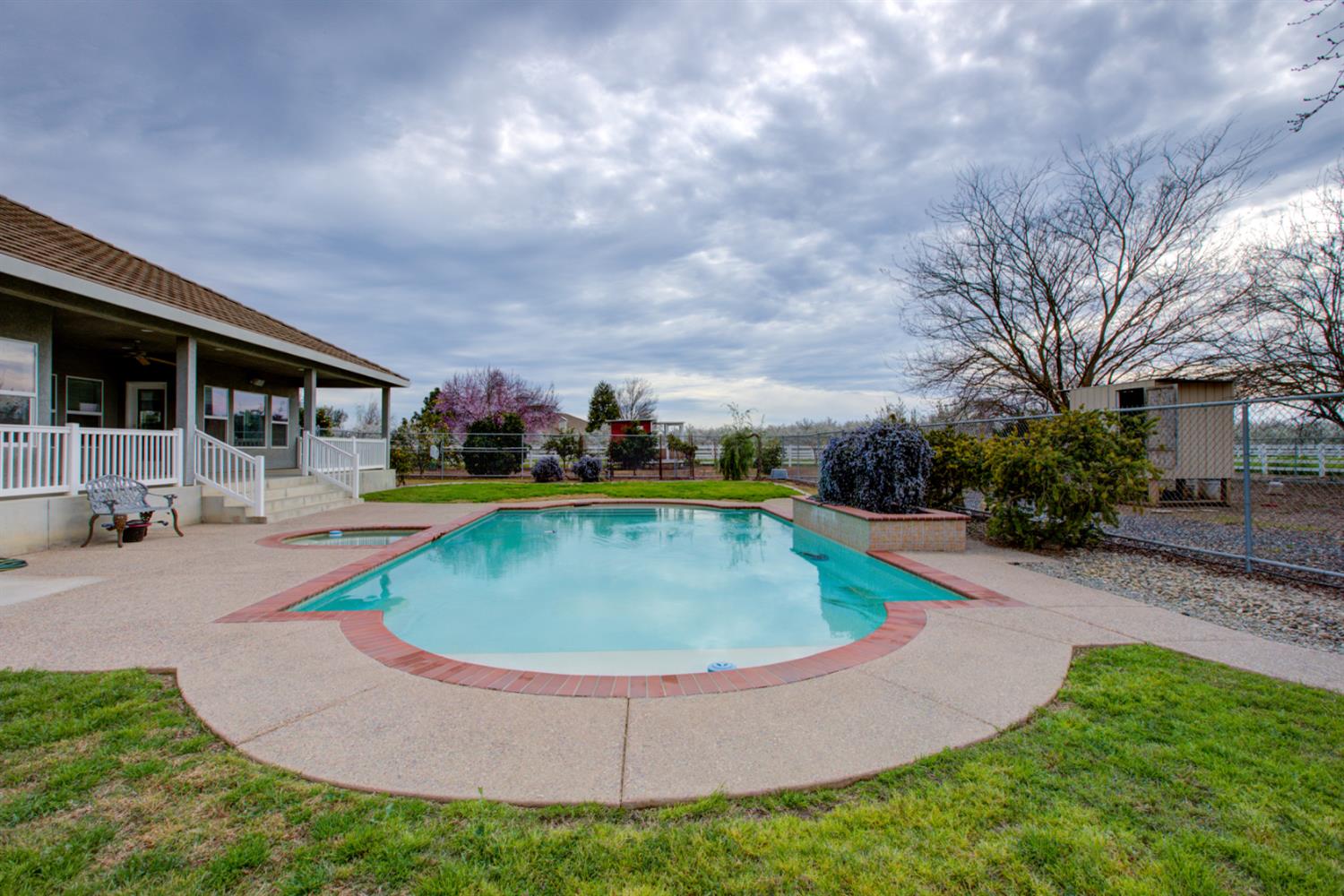 18413 Sycamore Ave, Patterson, CA 95363