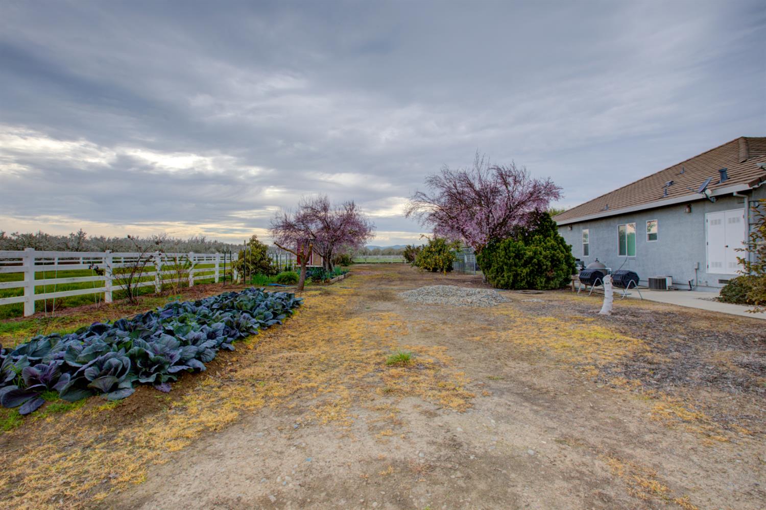 18413 Sycamore Ave, Patterson, CA 95363