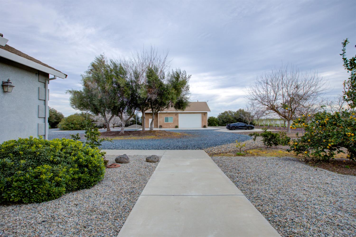 18413 Sycamore Ave, Patterson, CA 95363