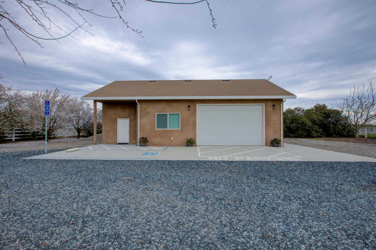 18413 Sycamore Ave, Patterson, CA 95363