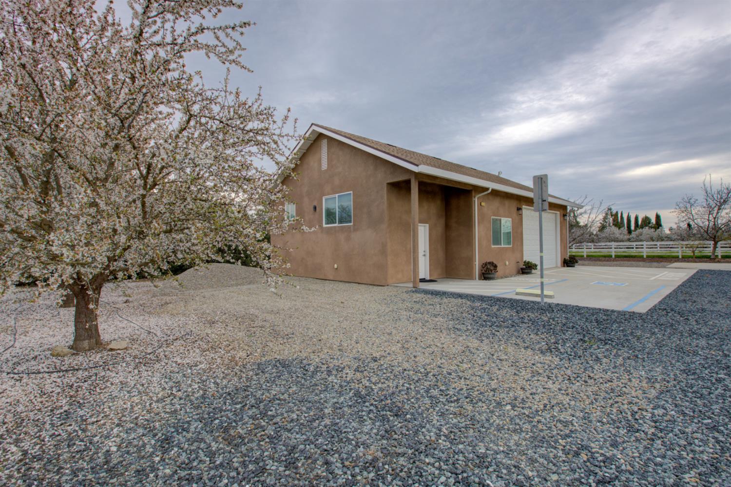 18413 Sycamore Ave, Patterson, CA 95363