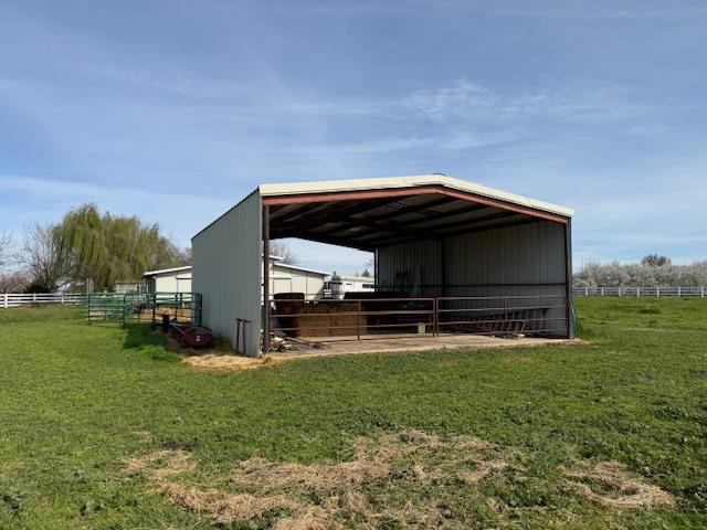 18413 Sycamore Ave, Patterson, CA 95363