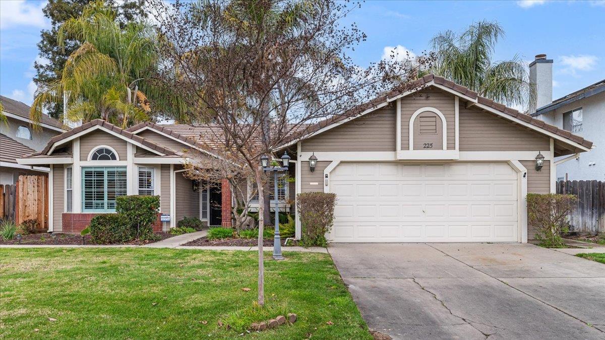 225 Fullerton Dr, Turlock, CA 95382