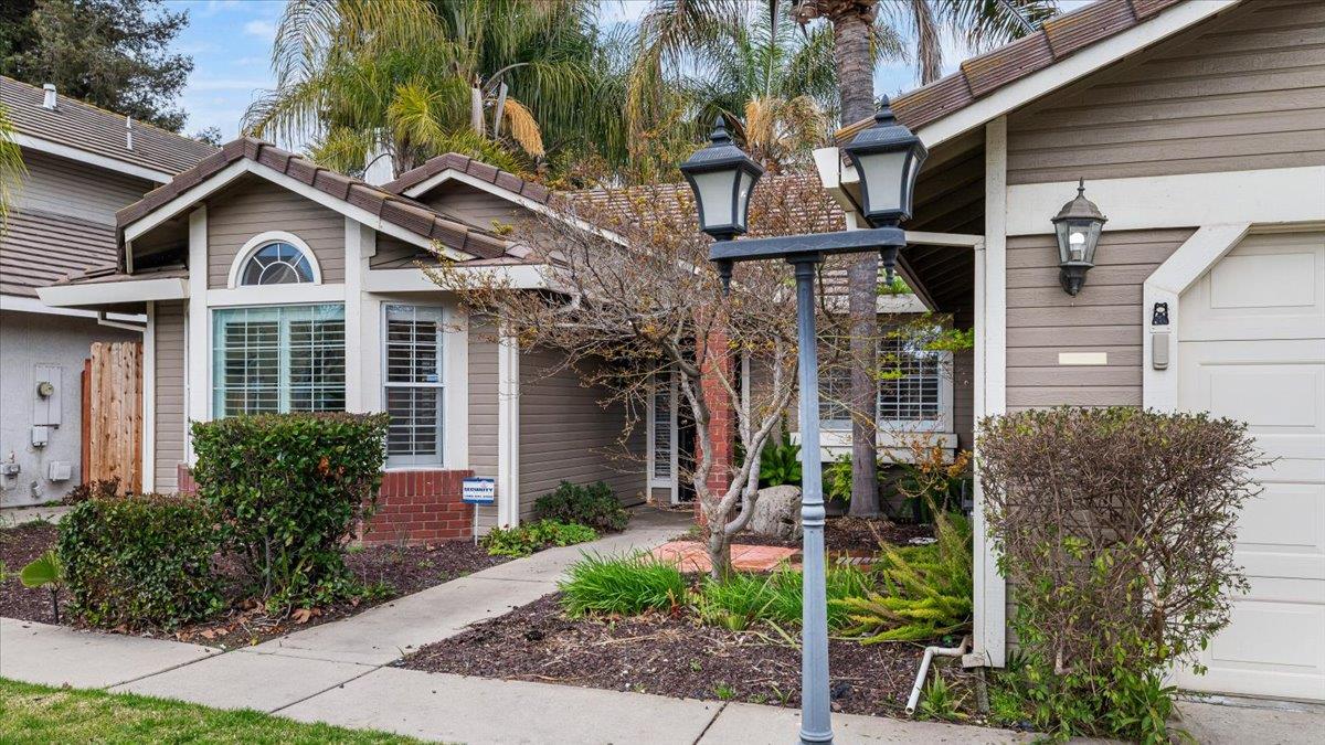 225 Fullerton Dr, Turlock, CA 95382