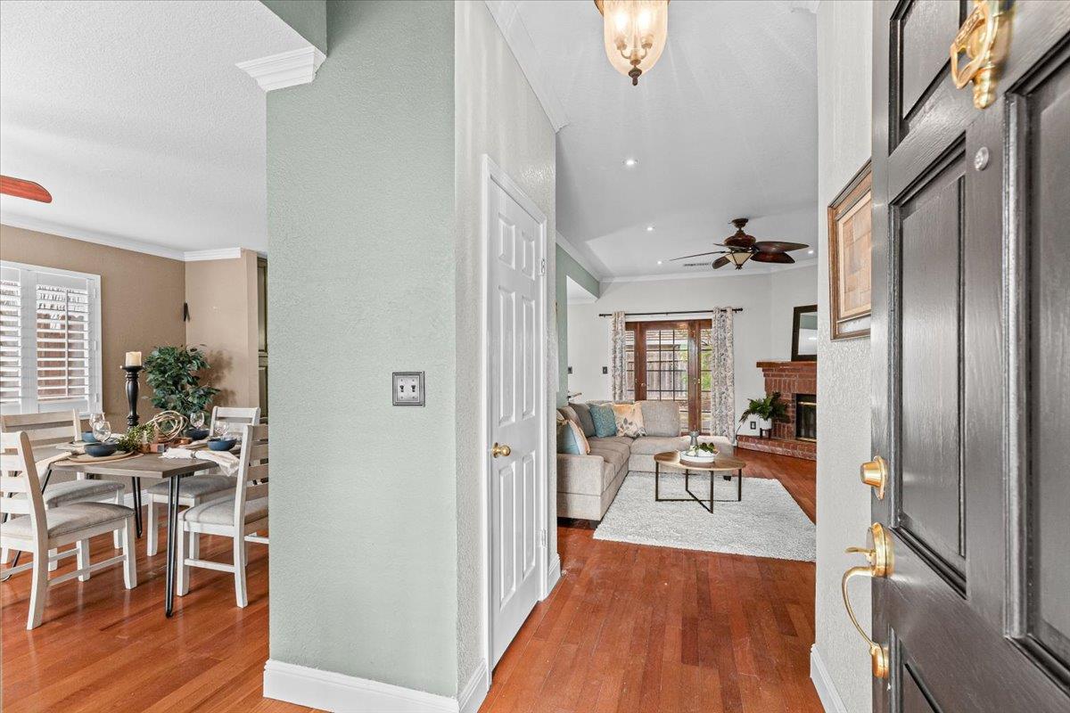 225 Fullerton Dr, Turlock, CA 95382