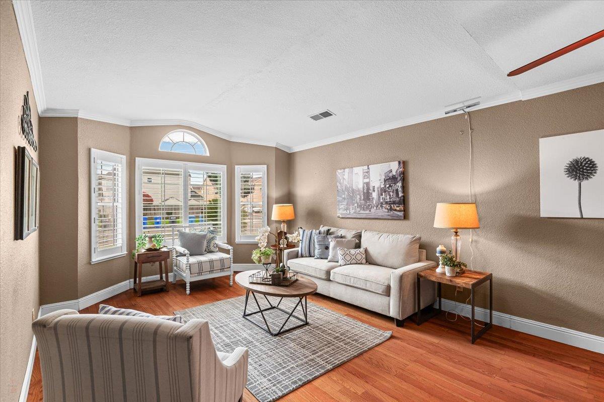 225 Fullerton Dr, Turlock, CA 95382