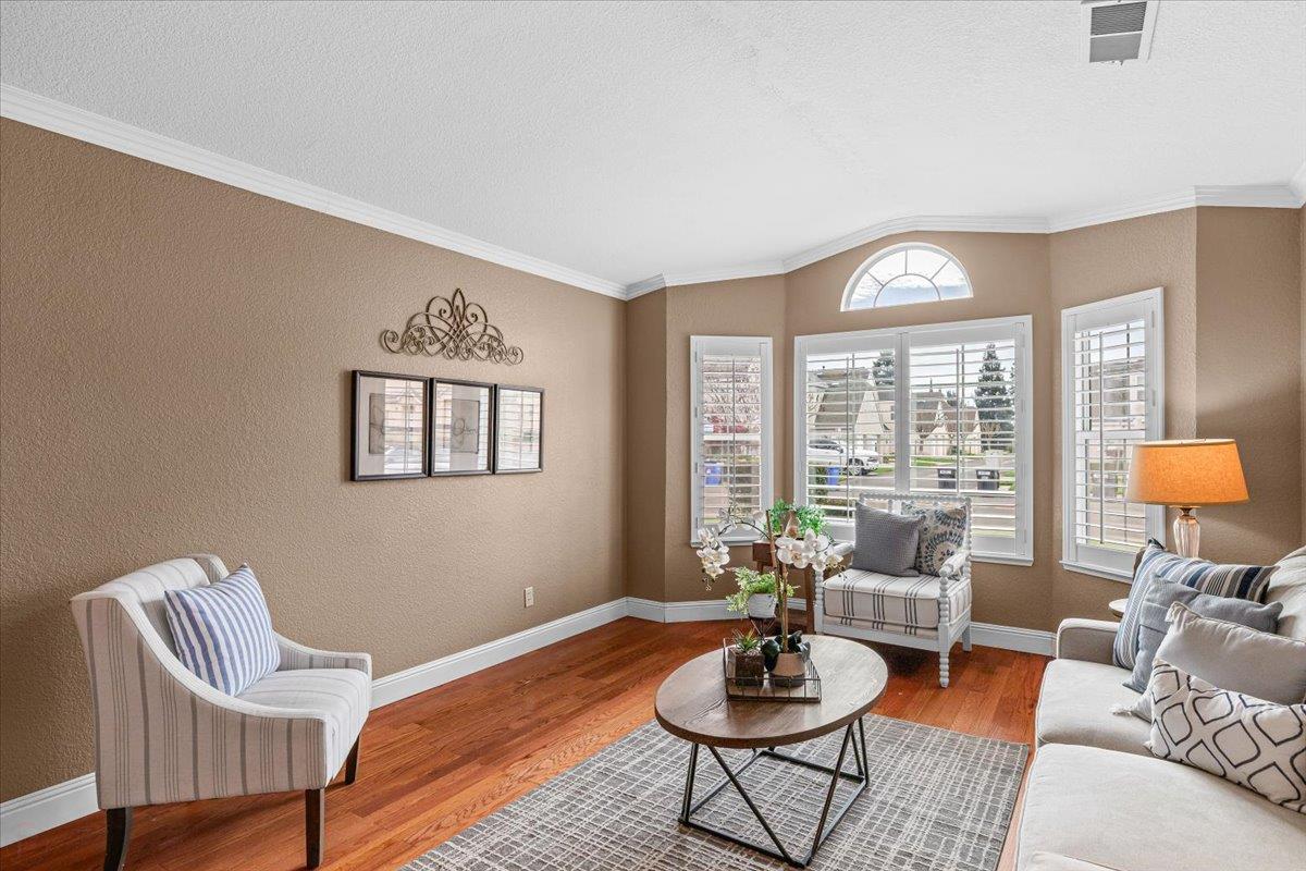 225 Fullerton Dr, Turlock, CA 95382