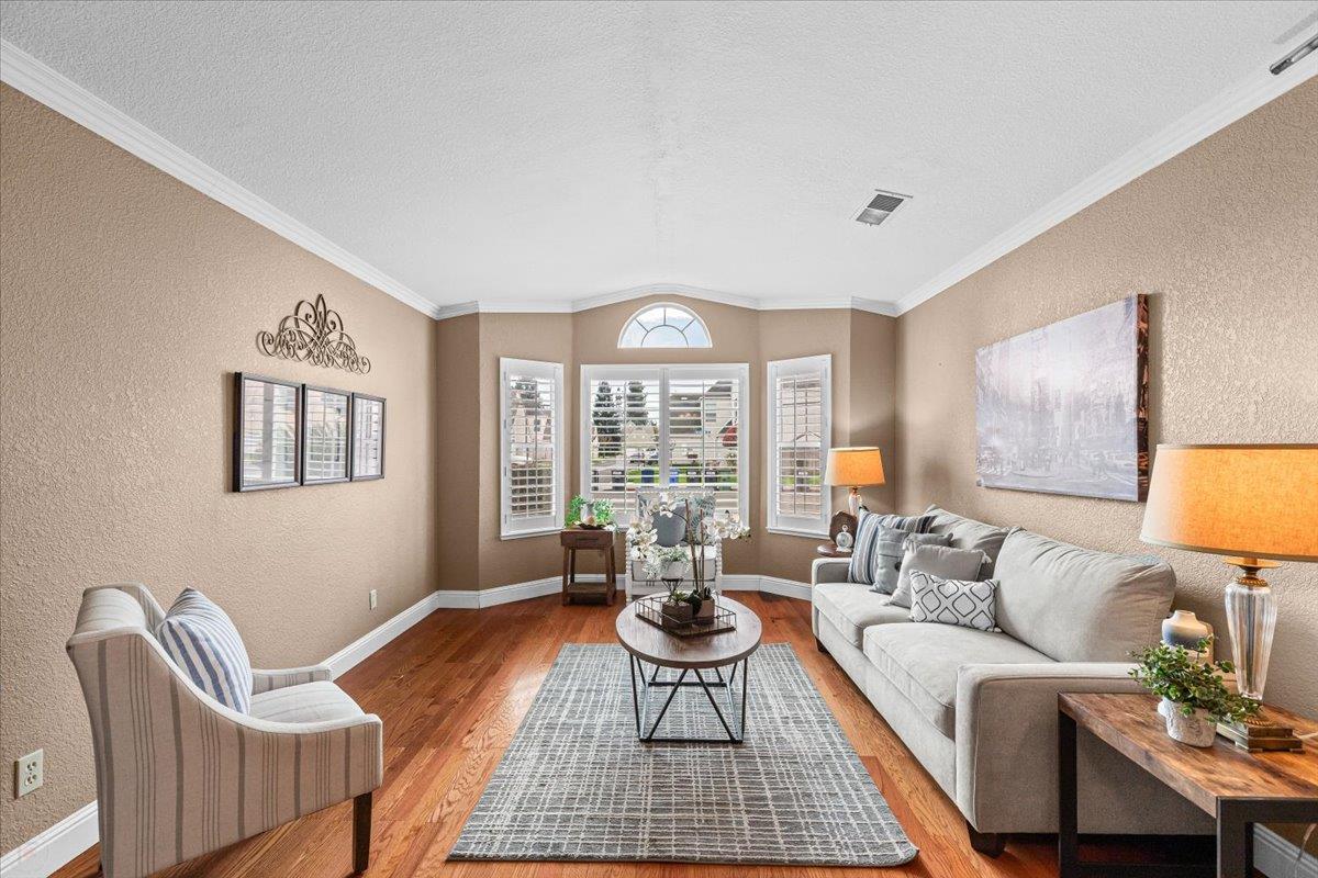 225 Fullerton Dr, Turlock, CA 95382