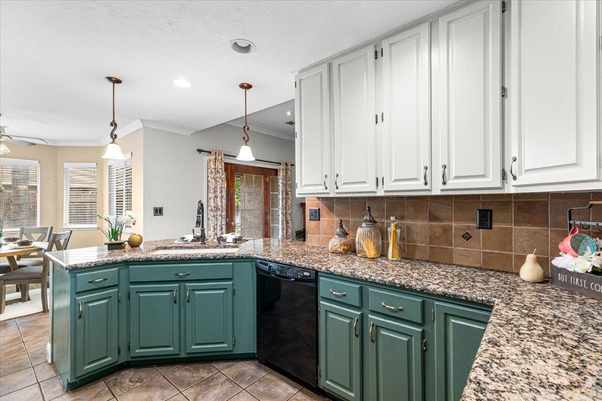 225 Fullerton Dr, Turlock, CA 95382