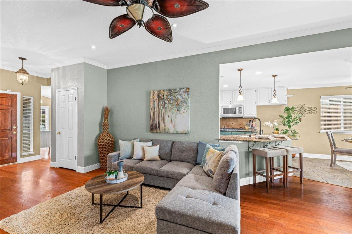 225 Fullerton Dr, Turlock, CA 95382