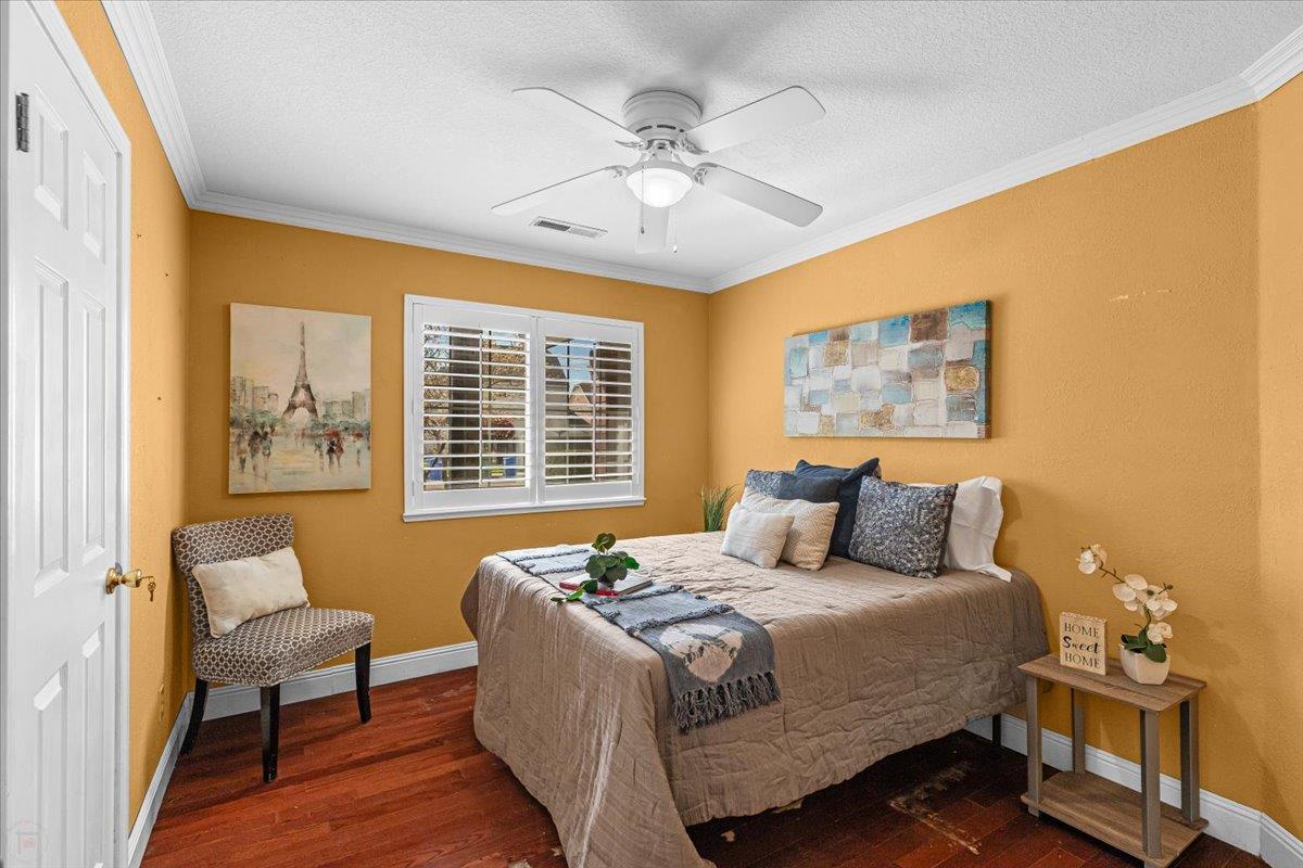 225 Fullerton Dr, Turlock, CA 95382