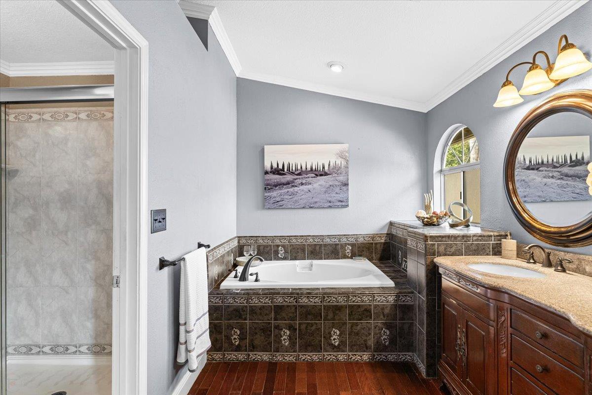 225 Fullerton Dr, Turlock, CA 95382