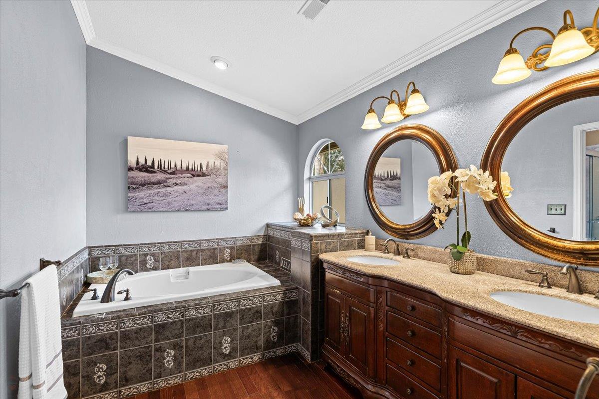 225 Fullerton Dr, Turlock, CA 95382