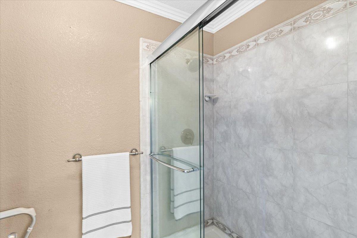 225 Fullerton Dr, Turlock, CA 95382