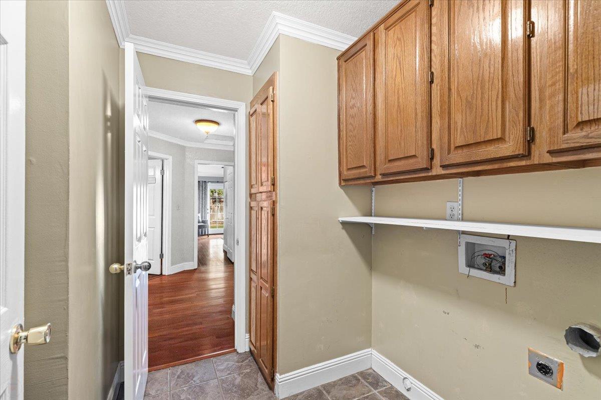 225 Fullerton Dr, Turlock, CA 95382