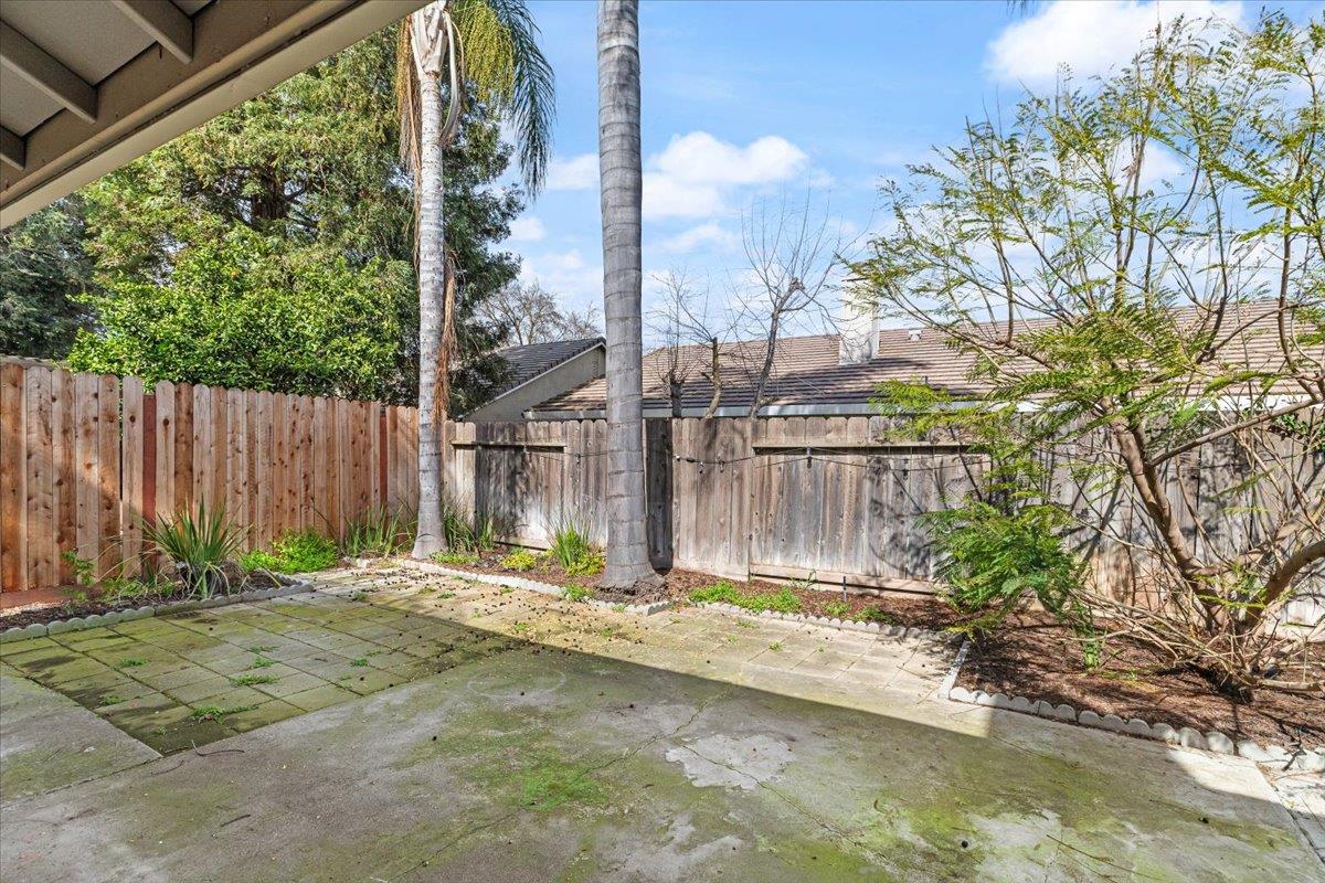 225 Fullerton Dr, Turlock, CA 95382