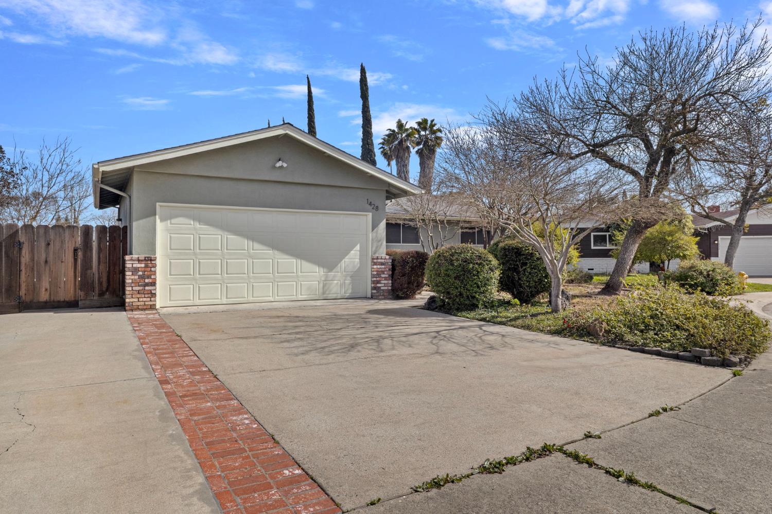 1428 Kent Way, Modesto, CA 95355