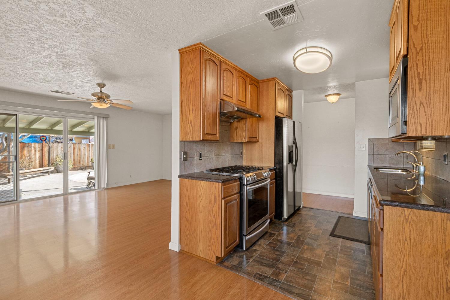 1428 Kent Way, Modesto, CA 95355