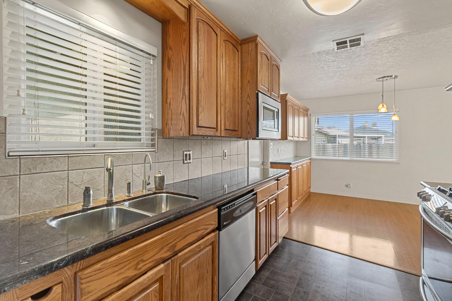 1428 Kent Way, Modesto, CA 95355