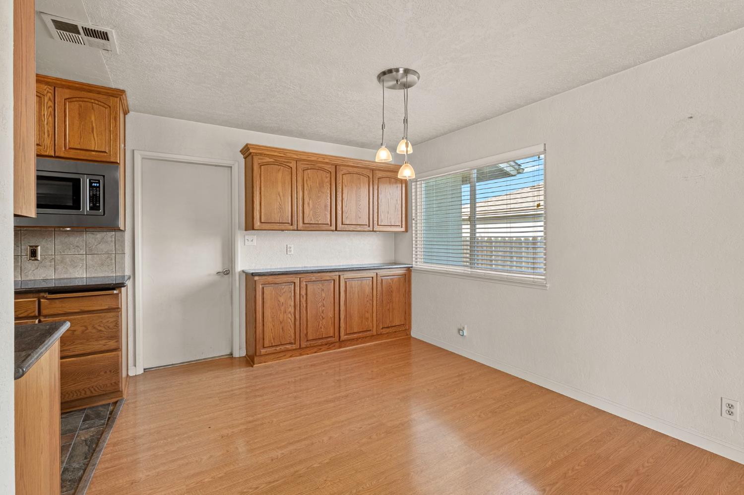 1428 Kent Way, Modesto, CA 95355