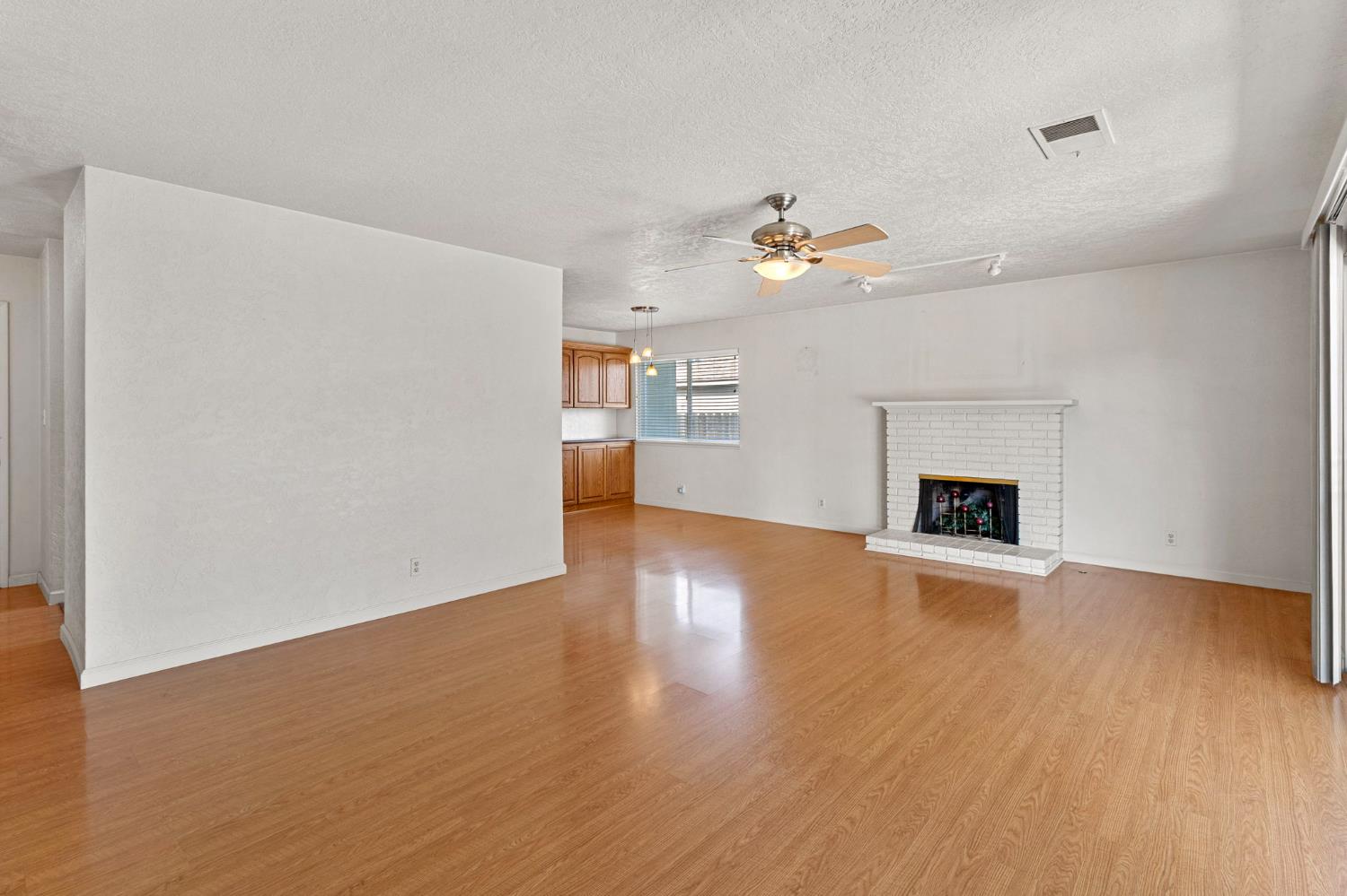 1428 Kent Way, Modesto, CA 95355