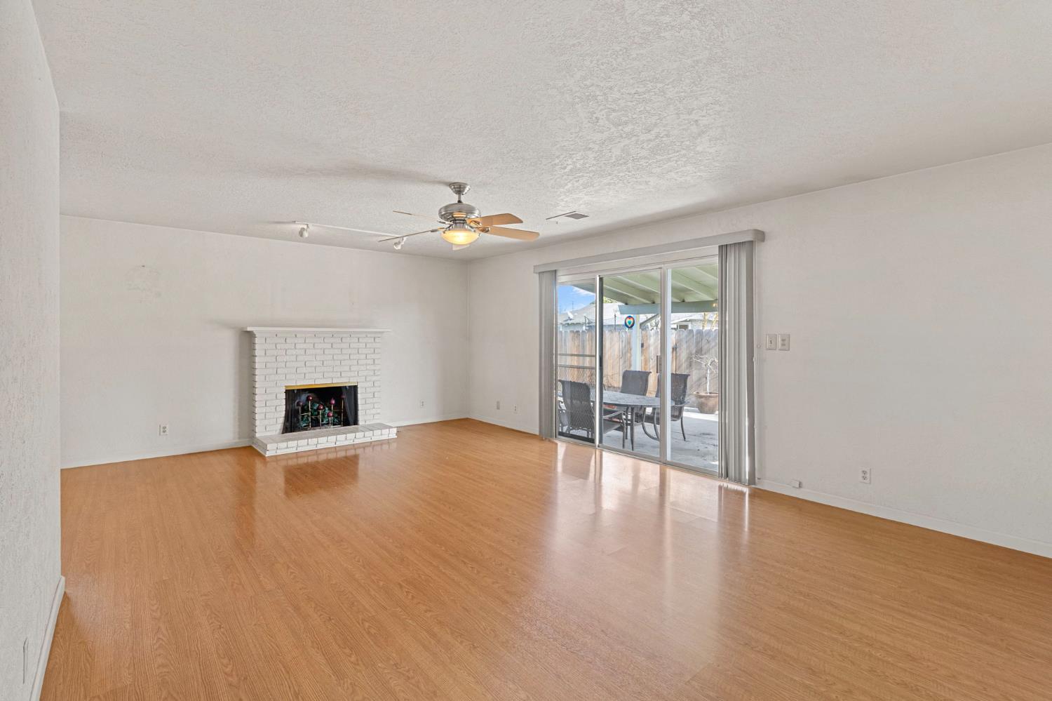 1428 Kent Way, Modesto, CA 95355