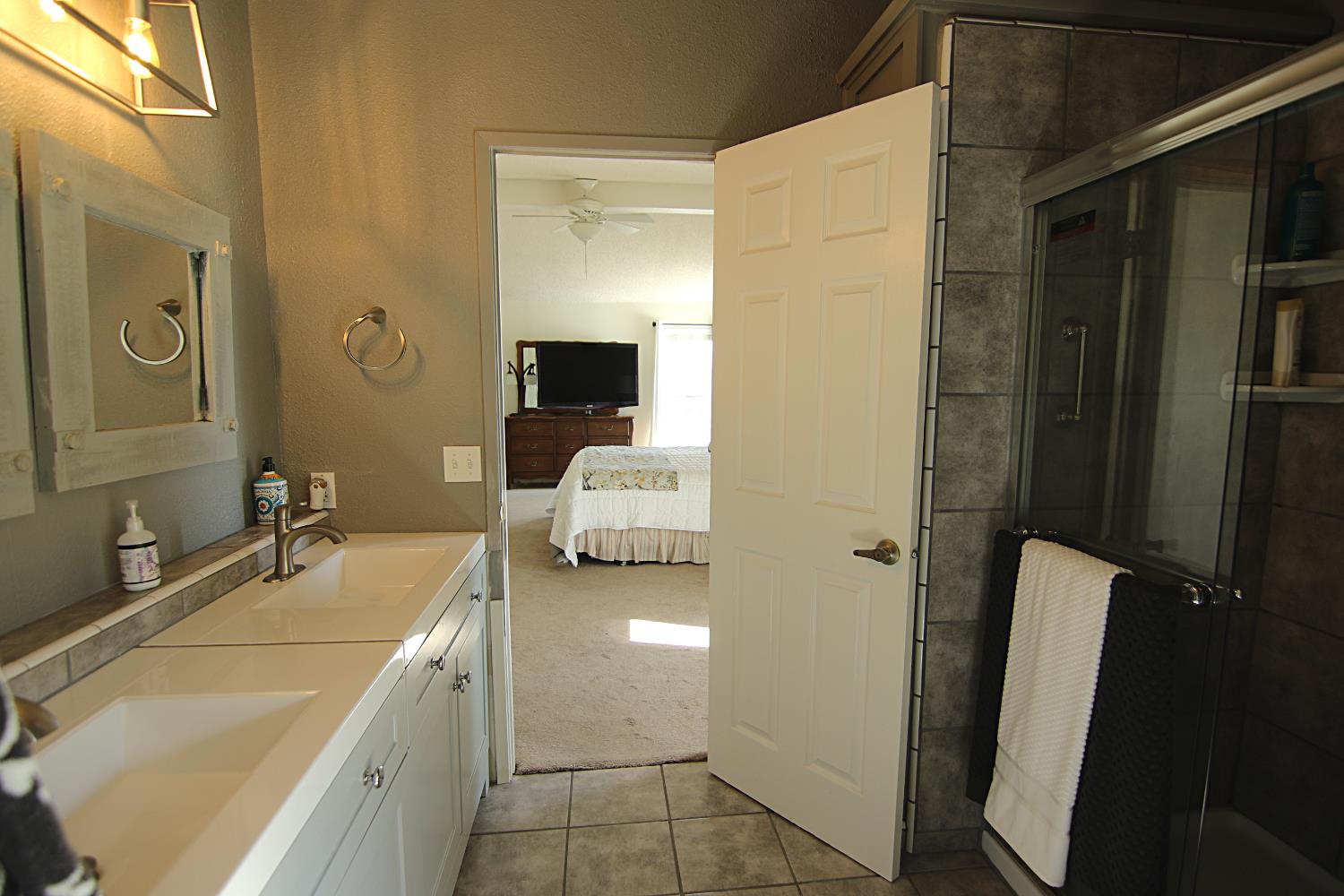 9570 Banderilla Dr, La Grange, CA 95329