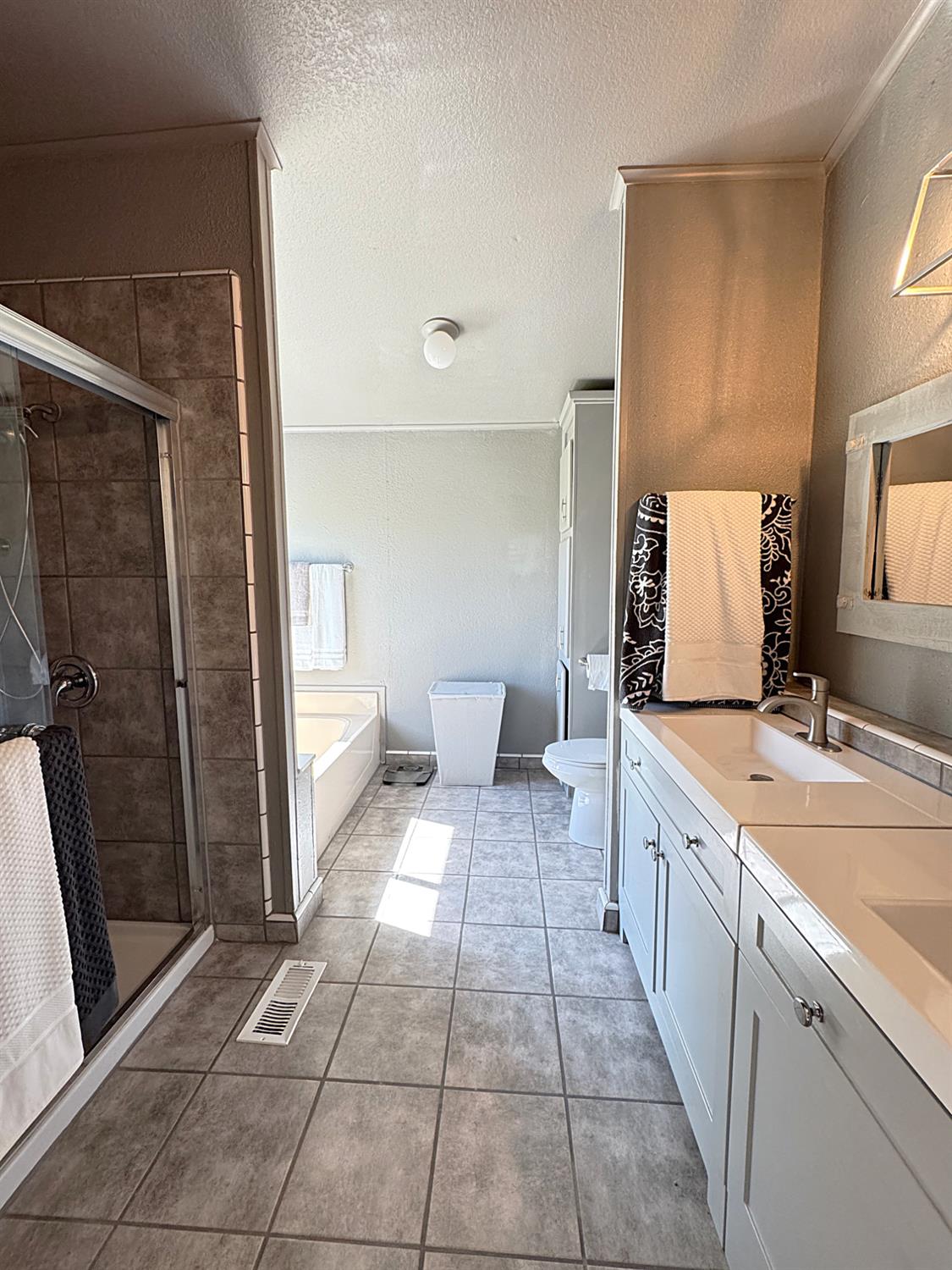 9570 Banderilla Dr, La Grange, CA 95329