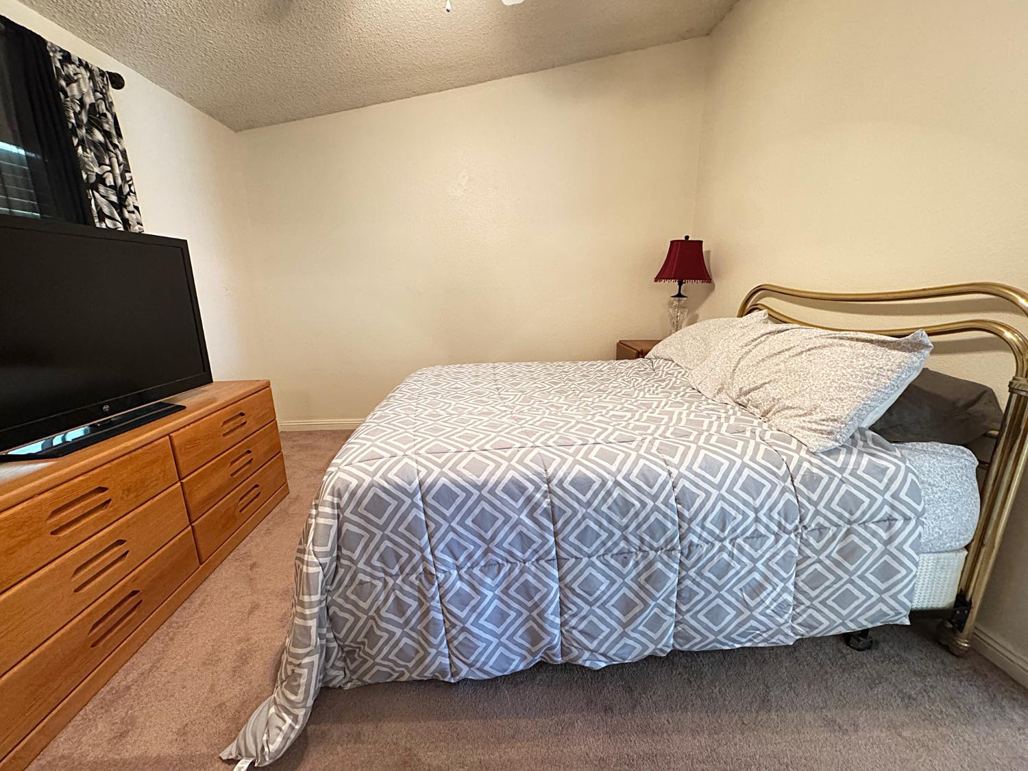 9570 Banderilla Dr, La Grange, CA 95329