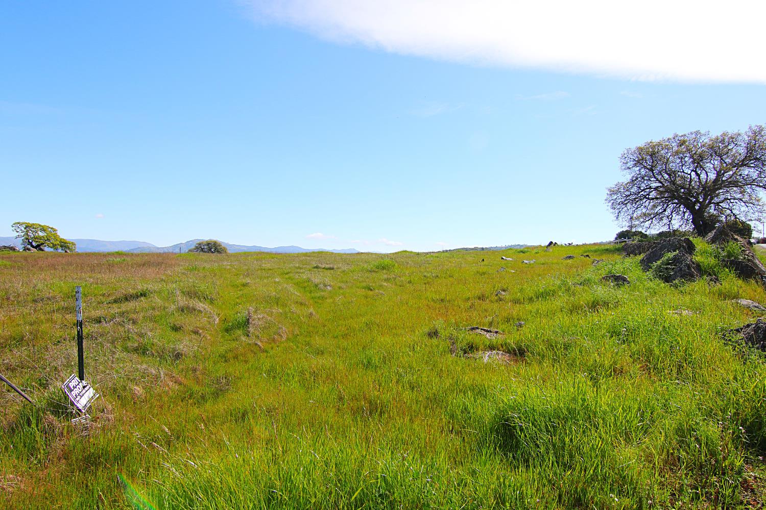 9570 Banderilla Dr, La Grange, CA 95329