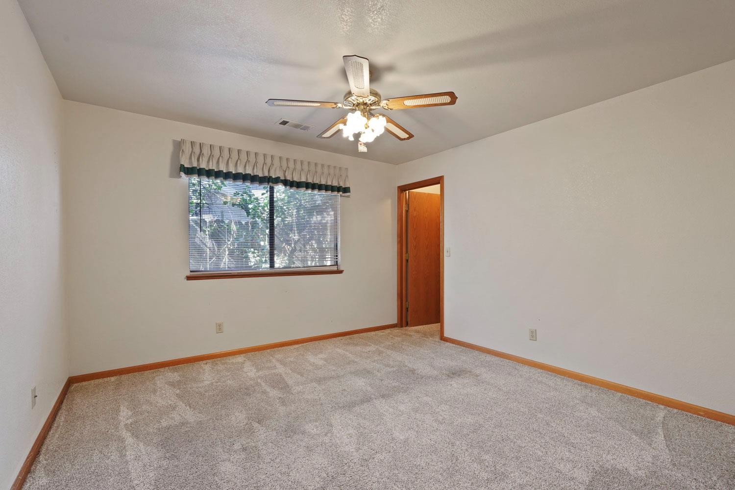 1560 Snapdragon Way, Manteca, CA 95336