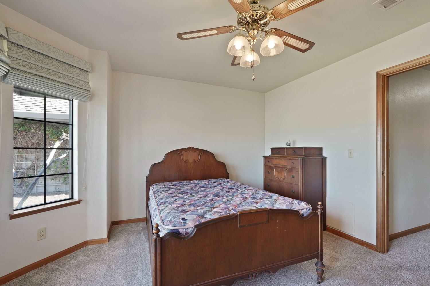 1560 Snapdragon Way, Manteca, CA 95336