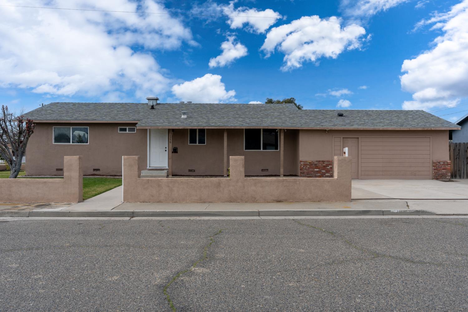 1358 Conner Ave, Dos Palos, CA 93620