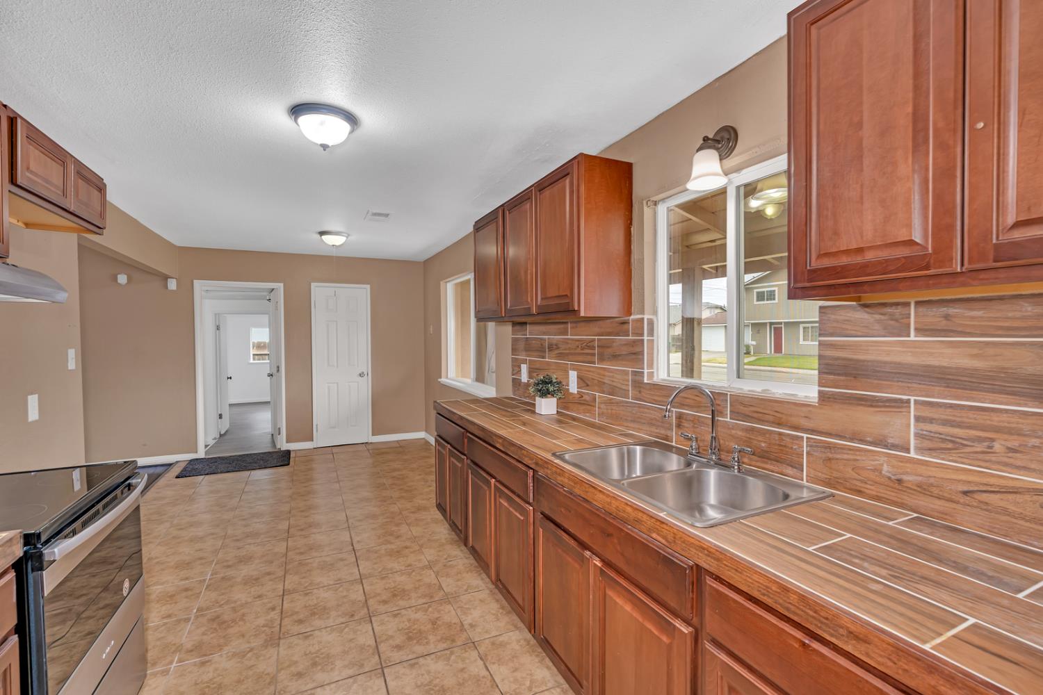 1358 Conner Ave, Dos Palos, CA 93620