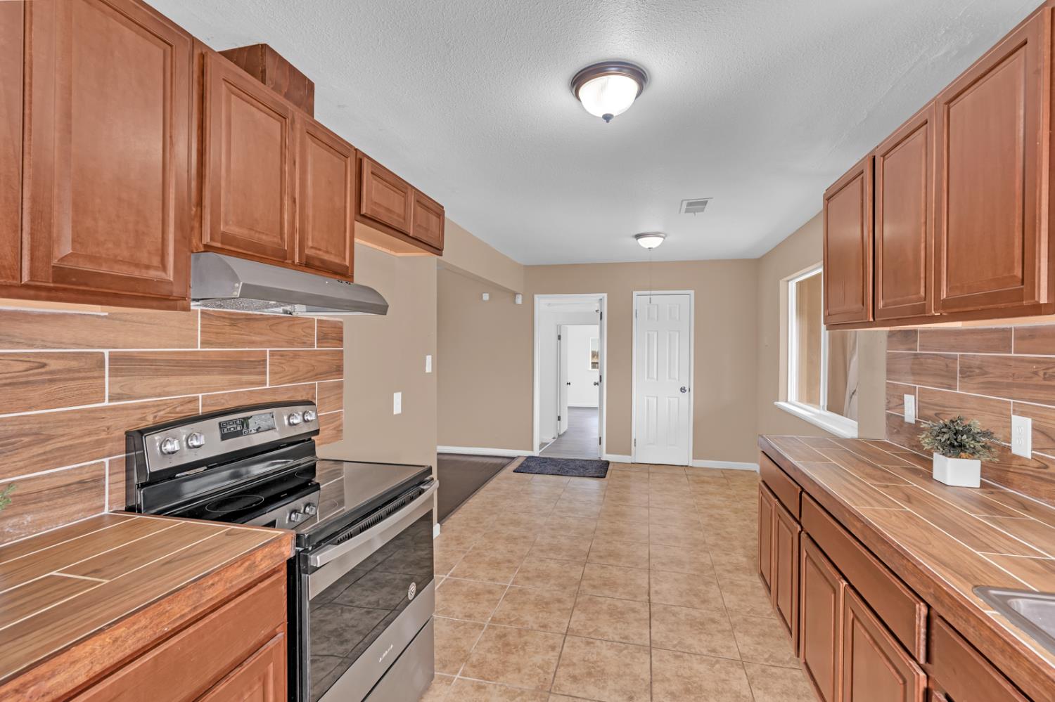 1358 Conner Ave, Dos Palos, CA 93620