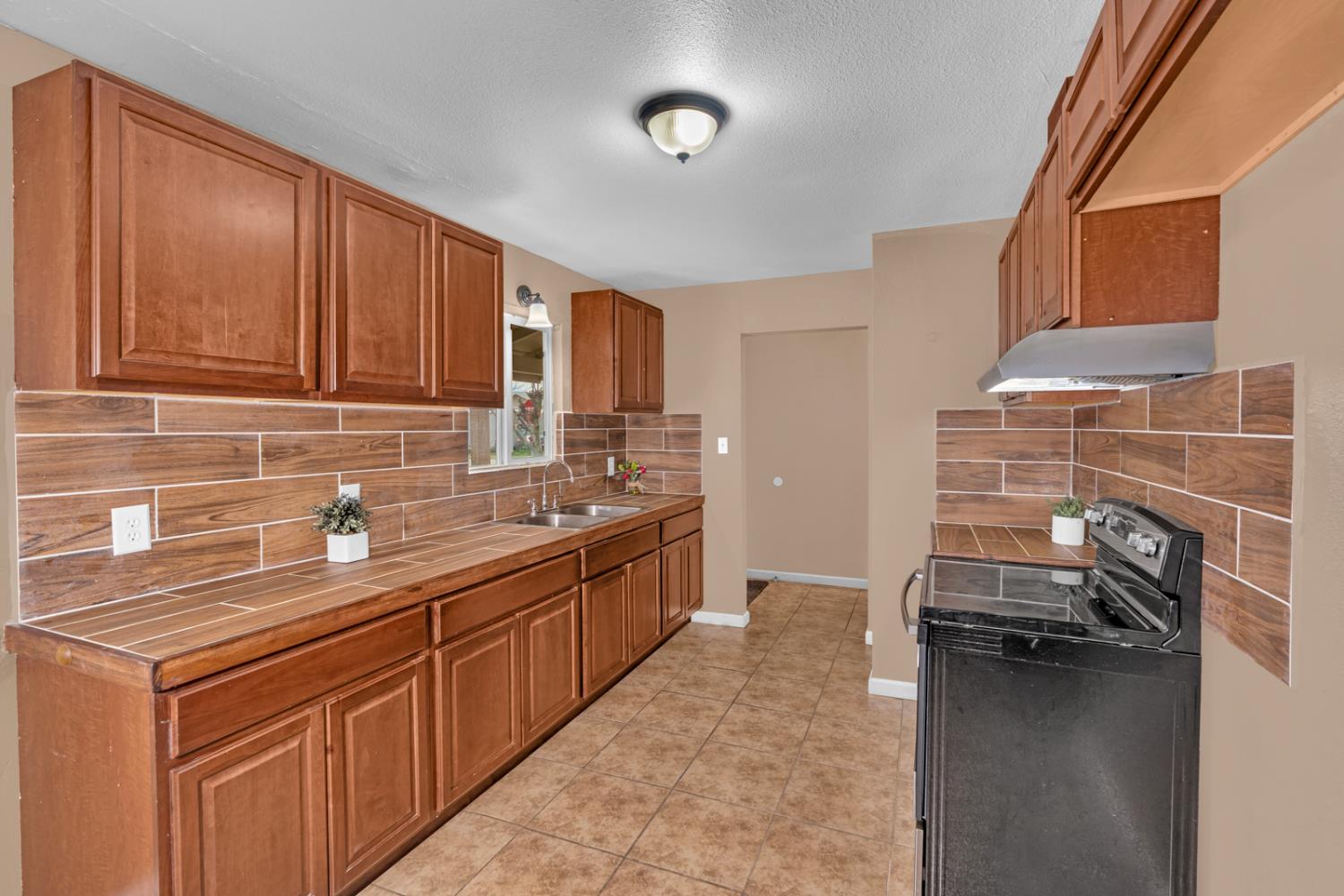 1358 Conner Ave, Dos Palos, CA 93620