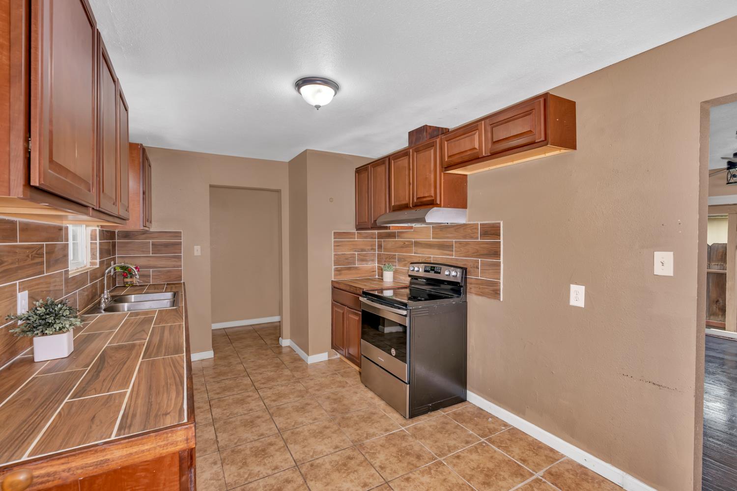 1358 Conner Ave, Dos Palos, CA 93620