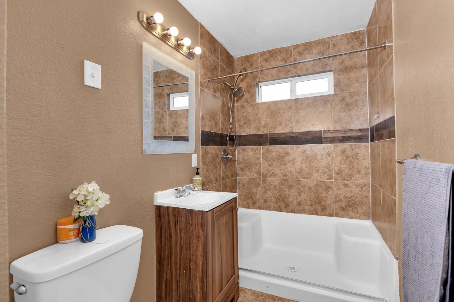 1358 Conner Ave, Dos Palos, CA 93620