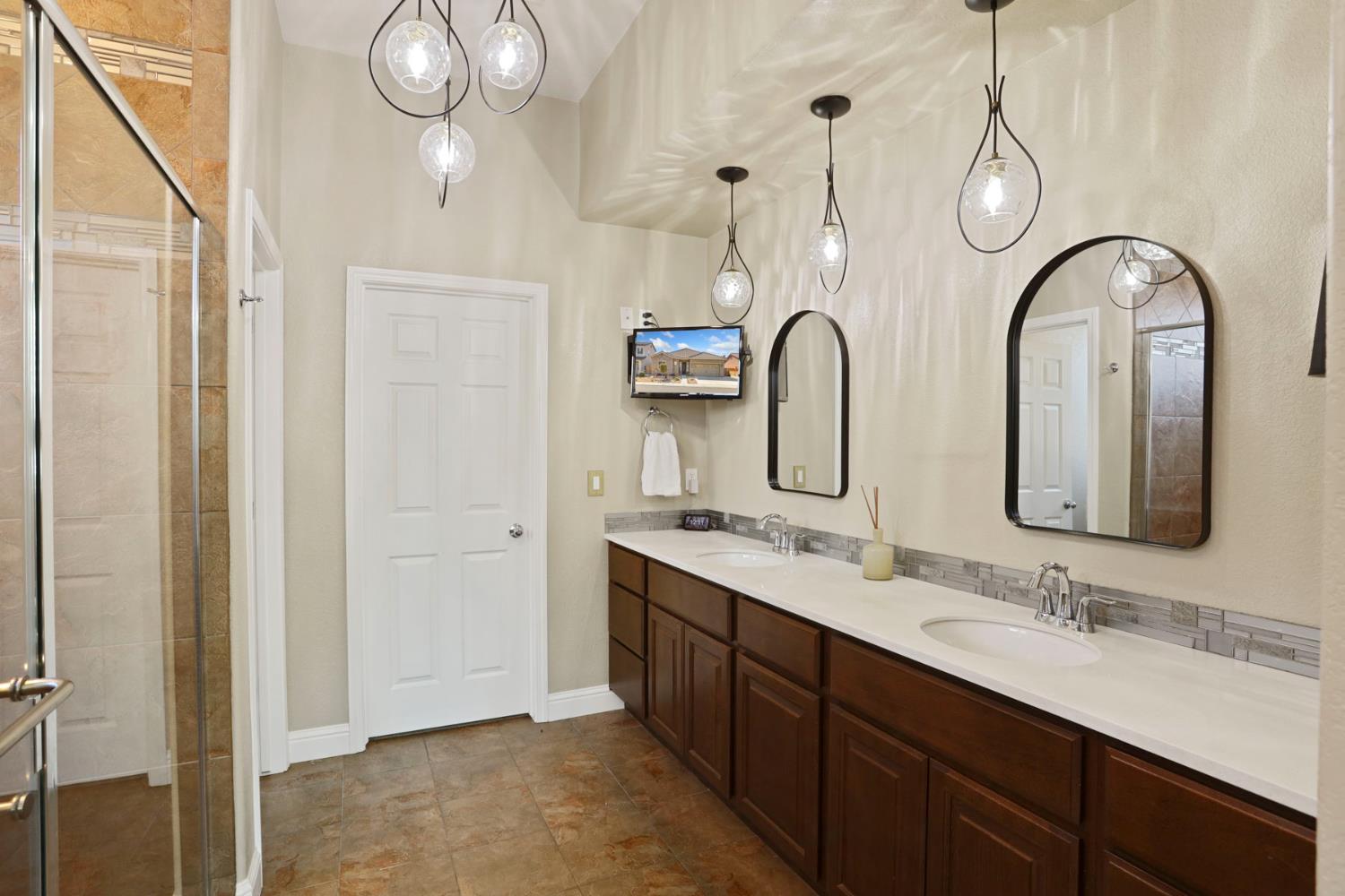 202 Gino Luca St, Manteca, CA 95337