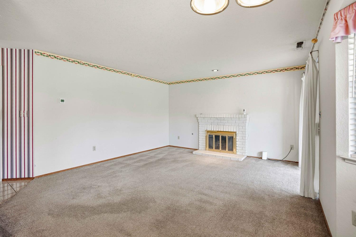 1721 Walnut Blossom Way, Modesto, CA 95355