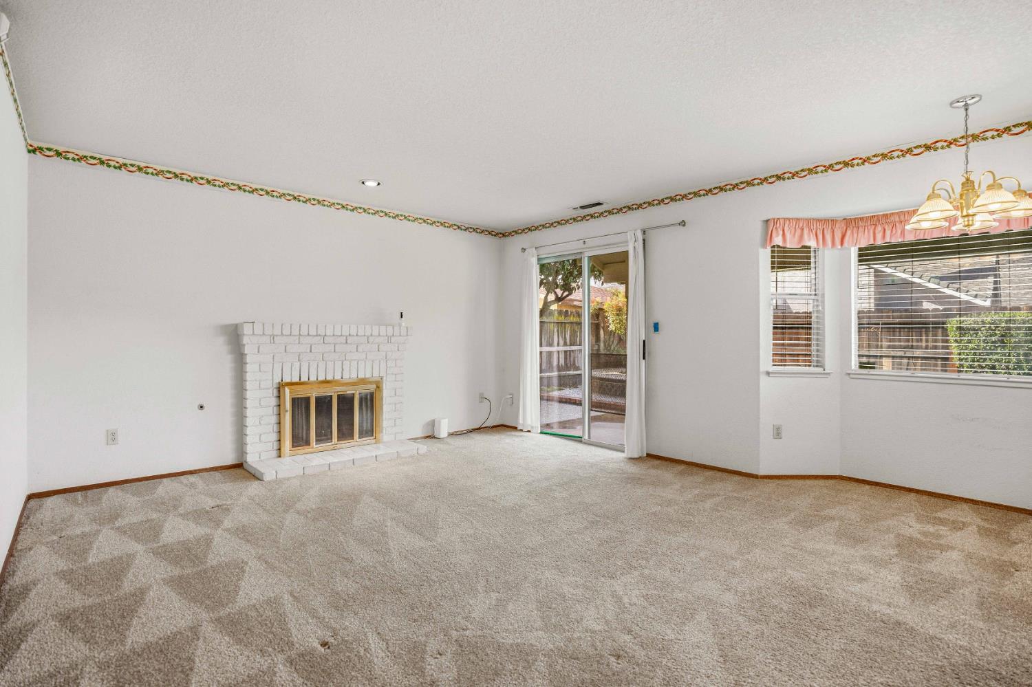 1721 Walnut Blossom Way, Modesto, CA 95355