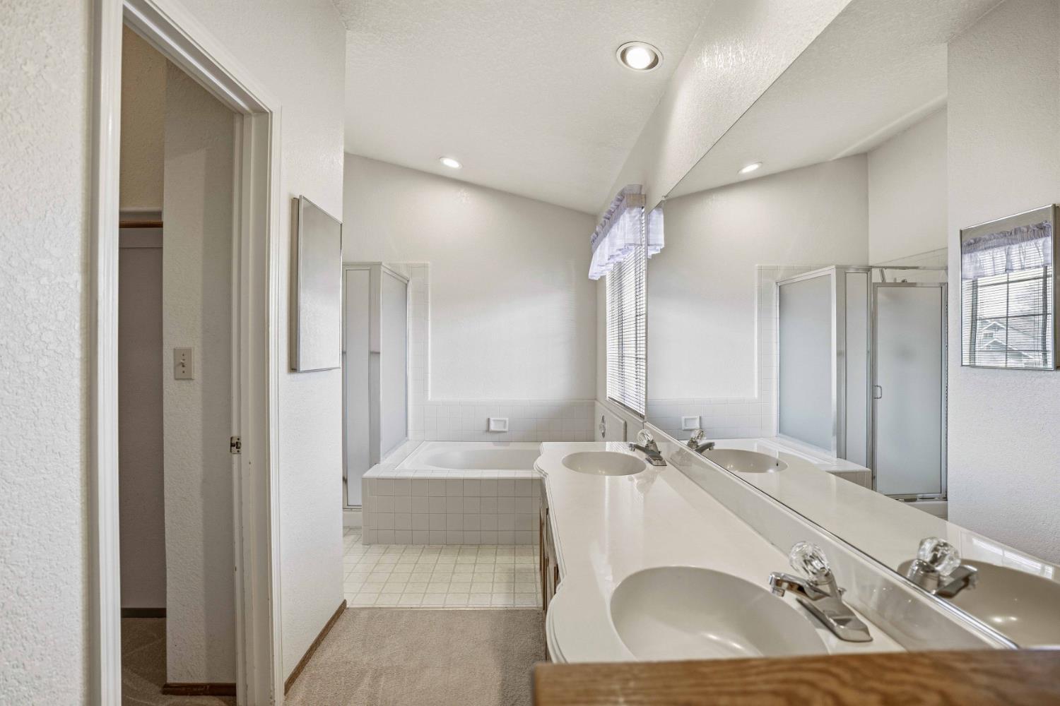 1721 Walnut Blossom Way, Modesto, CA 95355