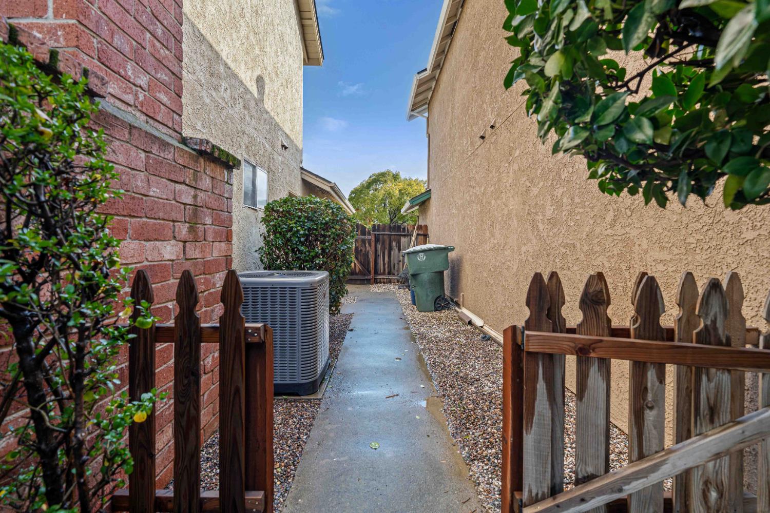 1721 Walnut Blossom Way, Modesto, CA 95355