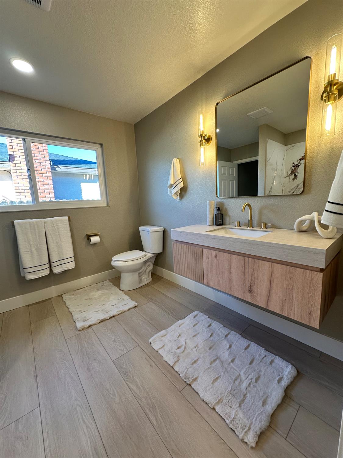 6237 Claus, Riverbank, CA 95367