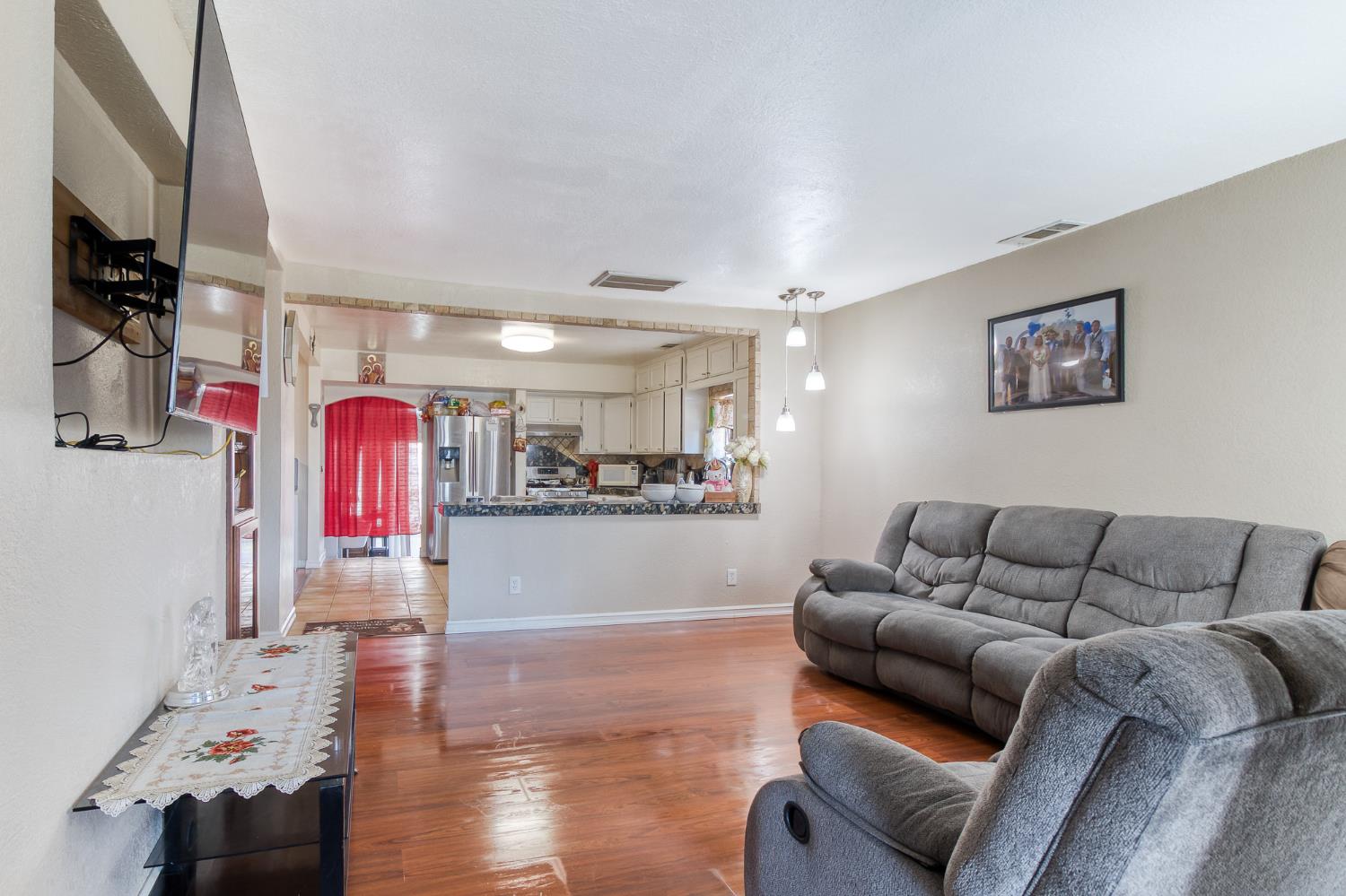 13301 Bentley St, Waterford, CA 95386