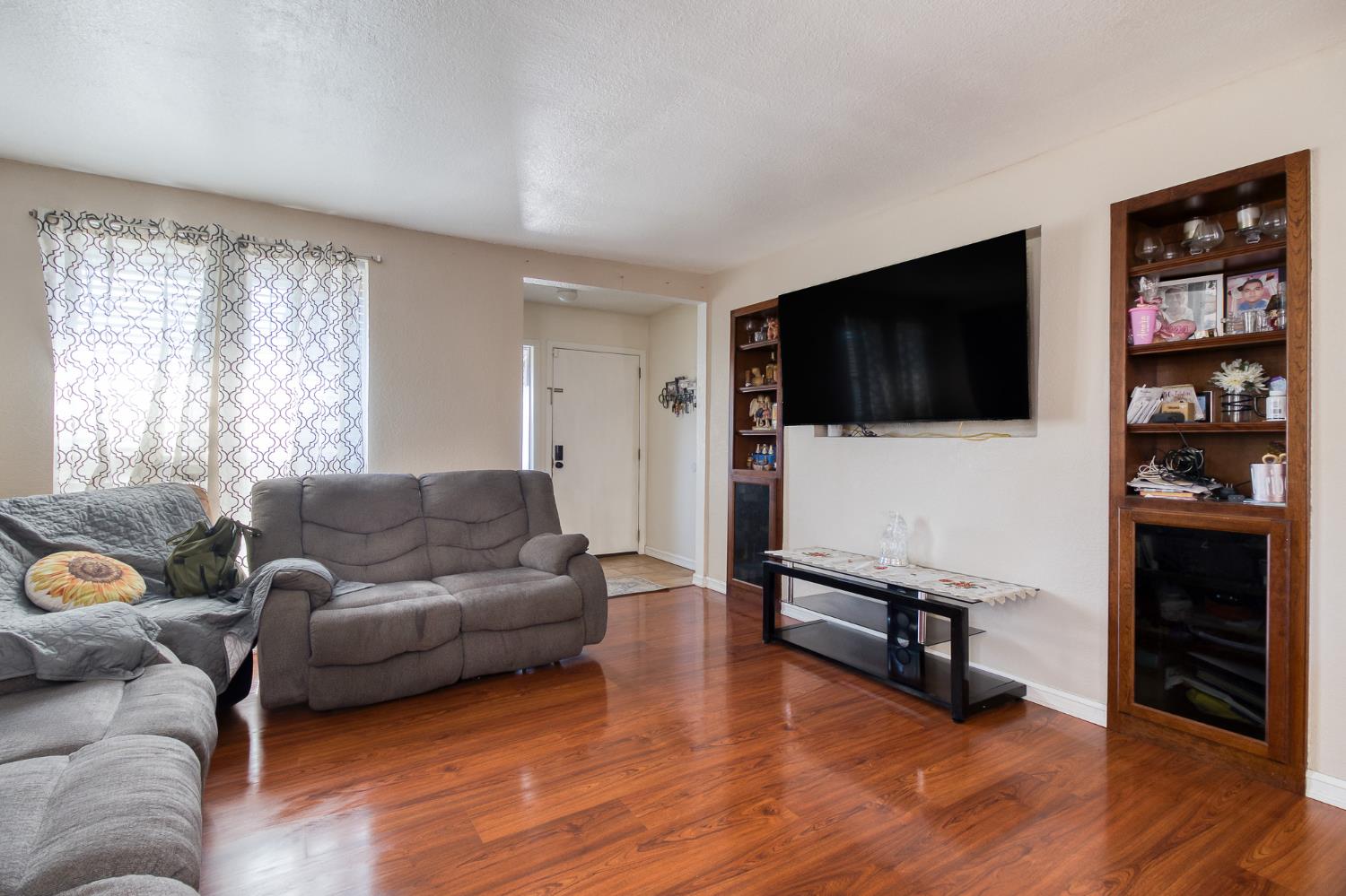 13301 Bentley St, Waterford, CA 95386