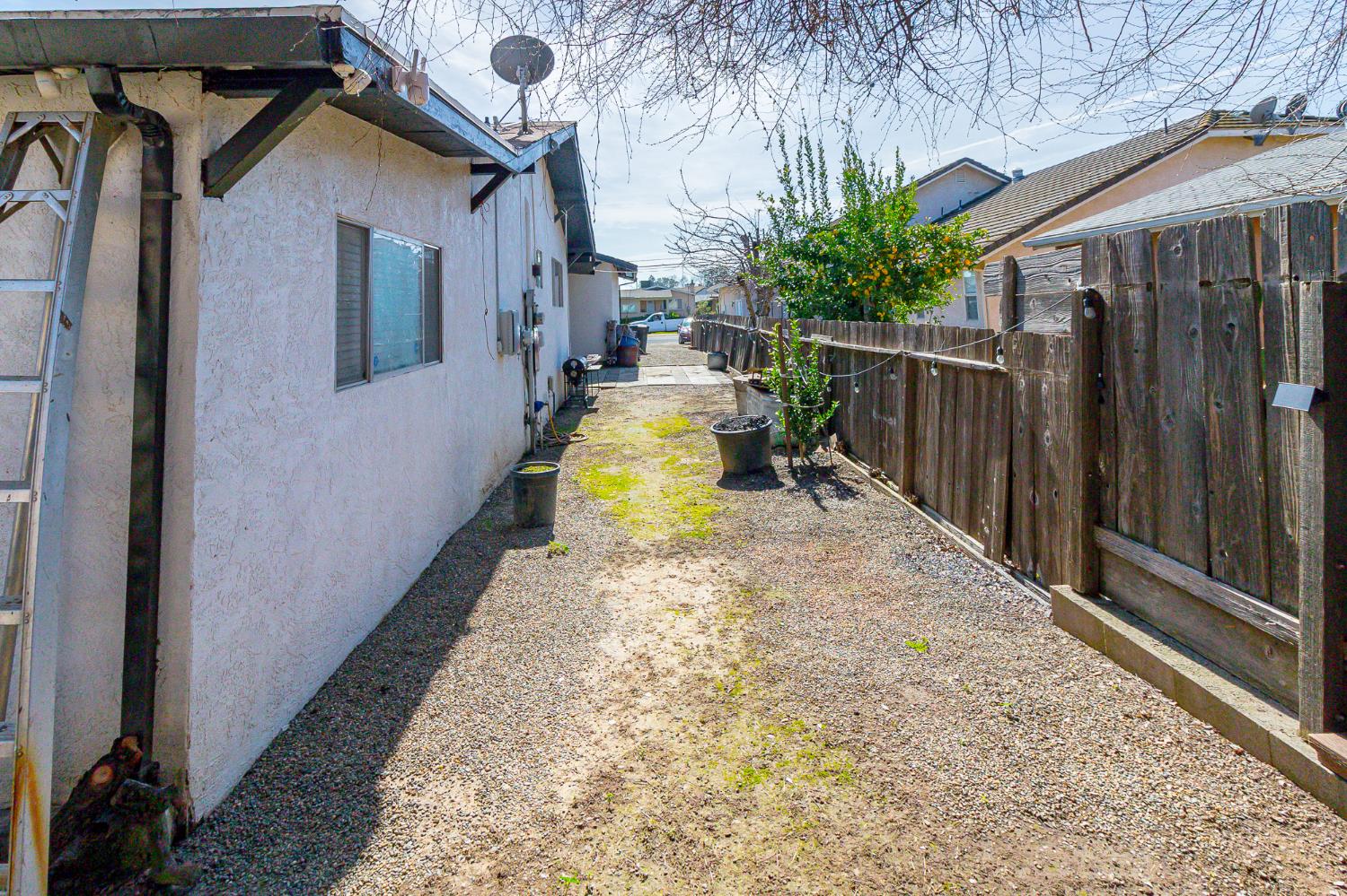 13301 Bentley St, Waterford, CA 95386