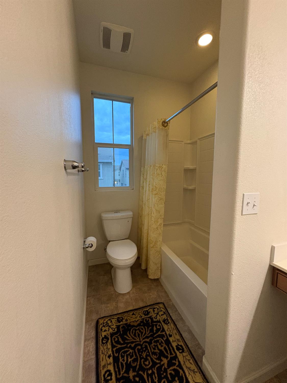 2260 Gallery Dr, Riverbank, CA 95367